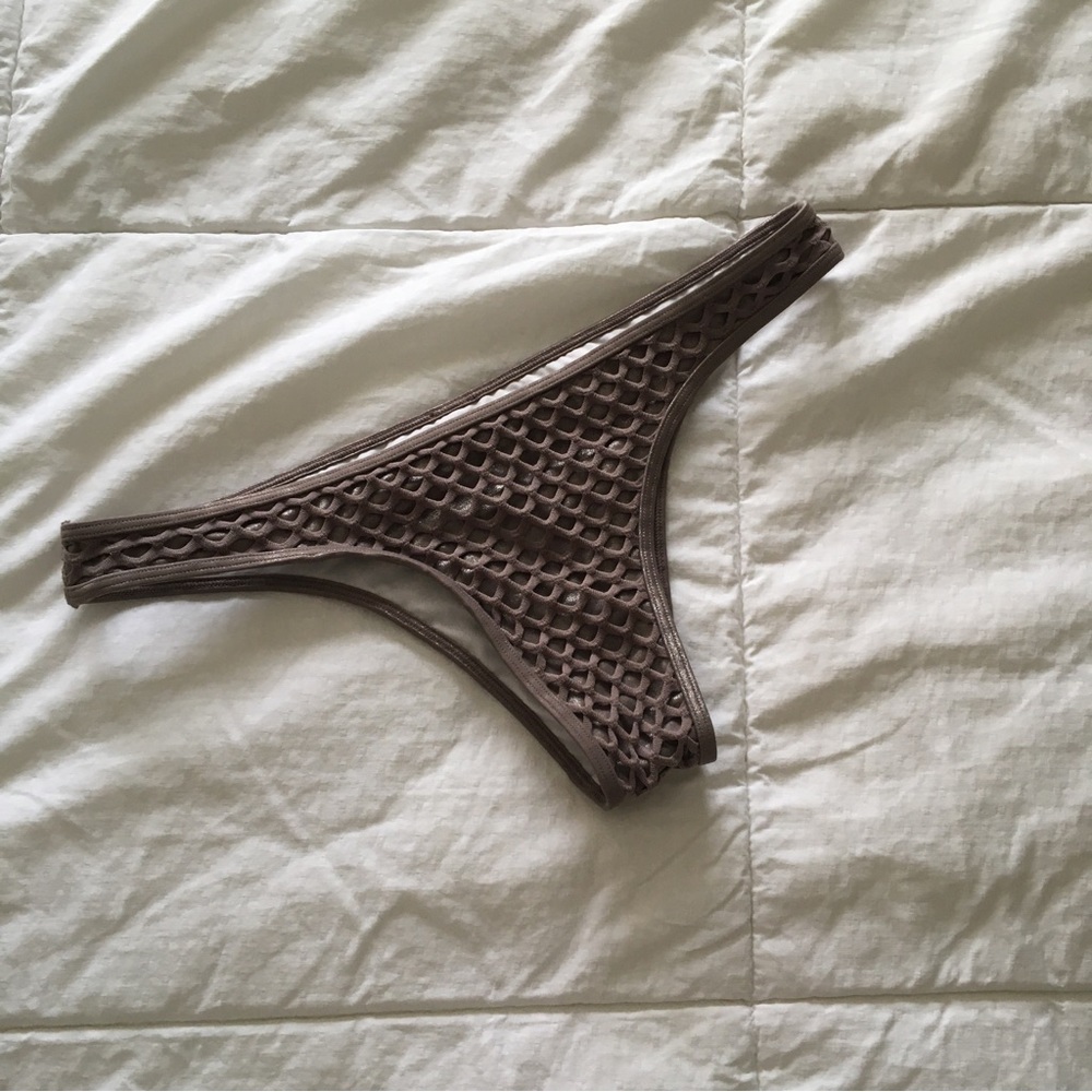 Victoria’s Secret “The Itsy” Cheeky Brazilian Bikini Bottom – Small